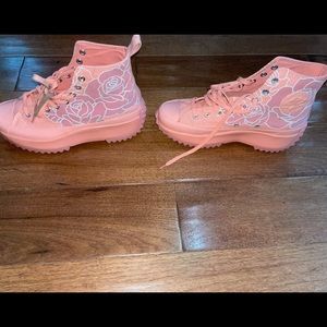 Women’s converse run star hike pink quartz sneakers size ten.